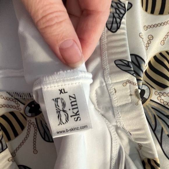 BSKINZ skort in Bee print - XL - Picture 4 of 5